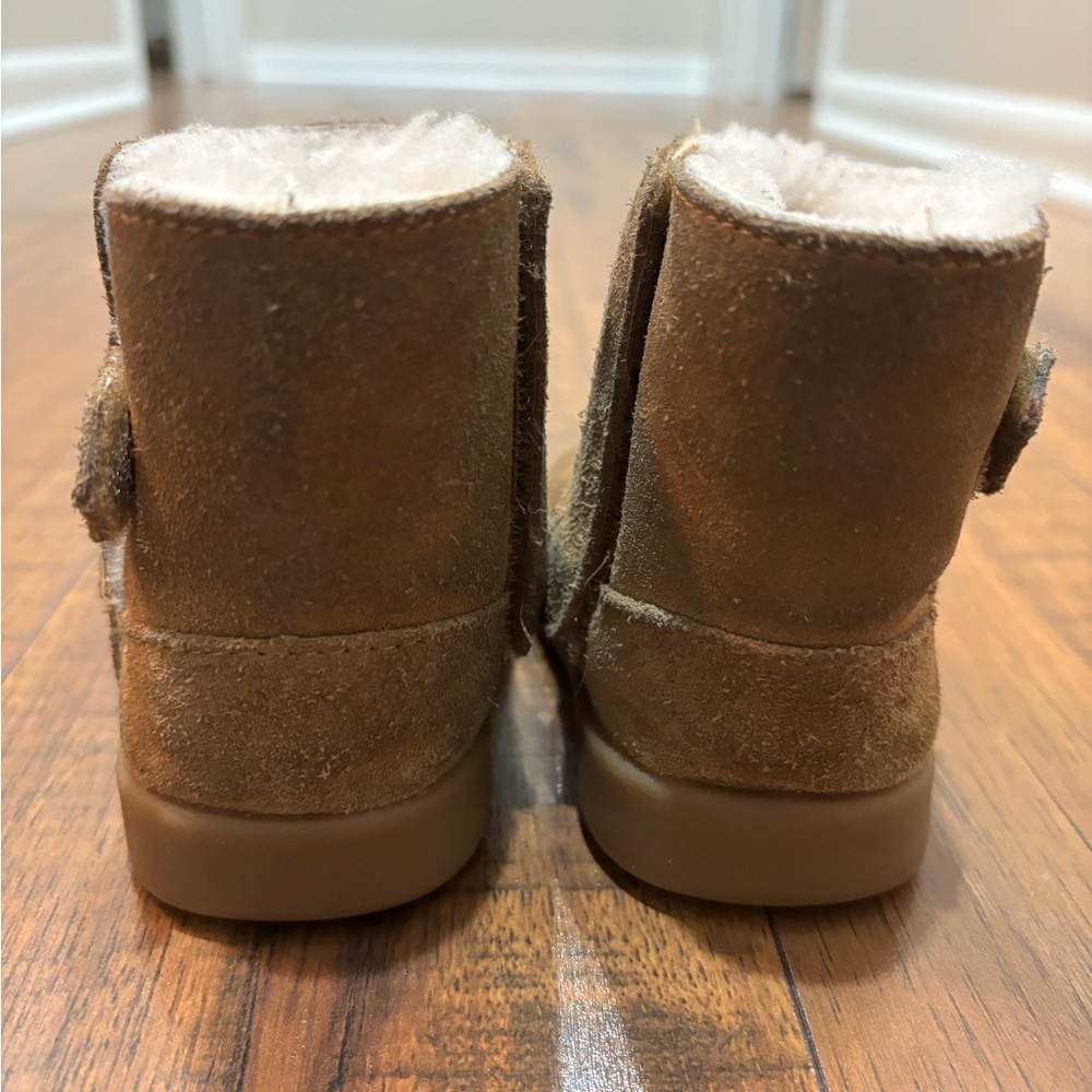 UGG Keelan Boot Size 4-5 - Picture 3 of 8